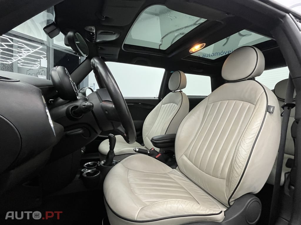 MINI Cooper John Cooper Works