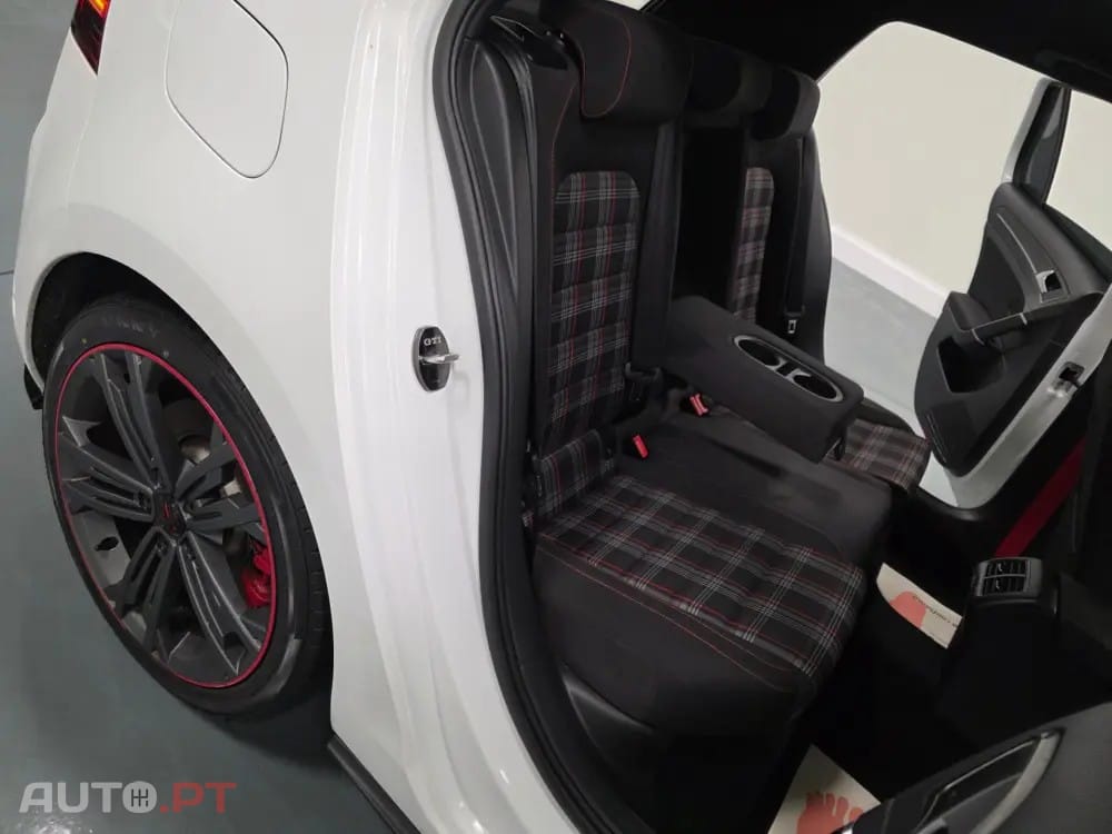Volkswagen Golf 2.0 TSI GTI DSG Performance