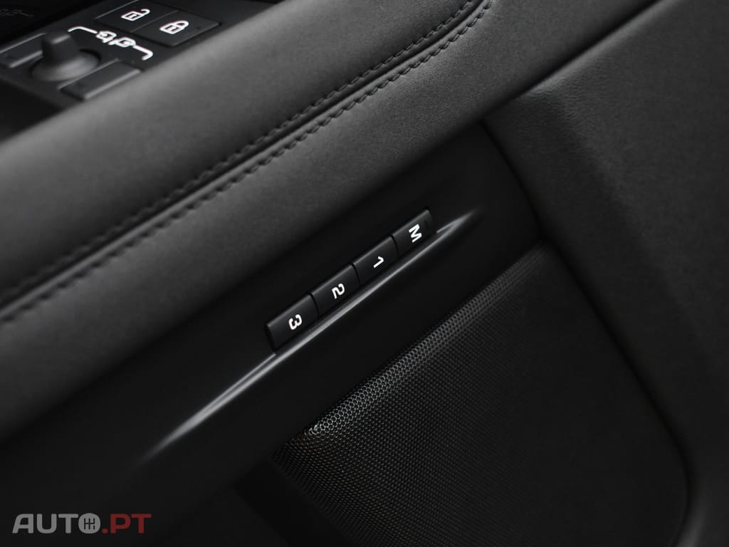 Land Rover Evoque 1.5 P300e AWD R-Dynamic SE Auto