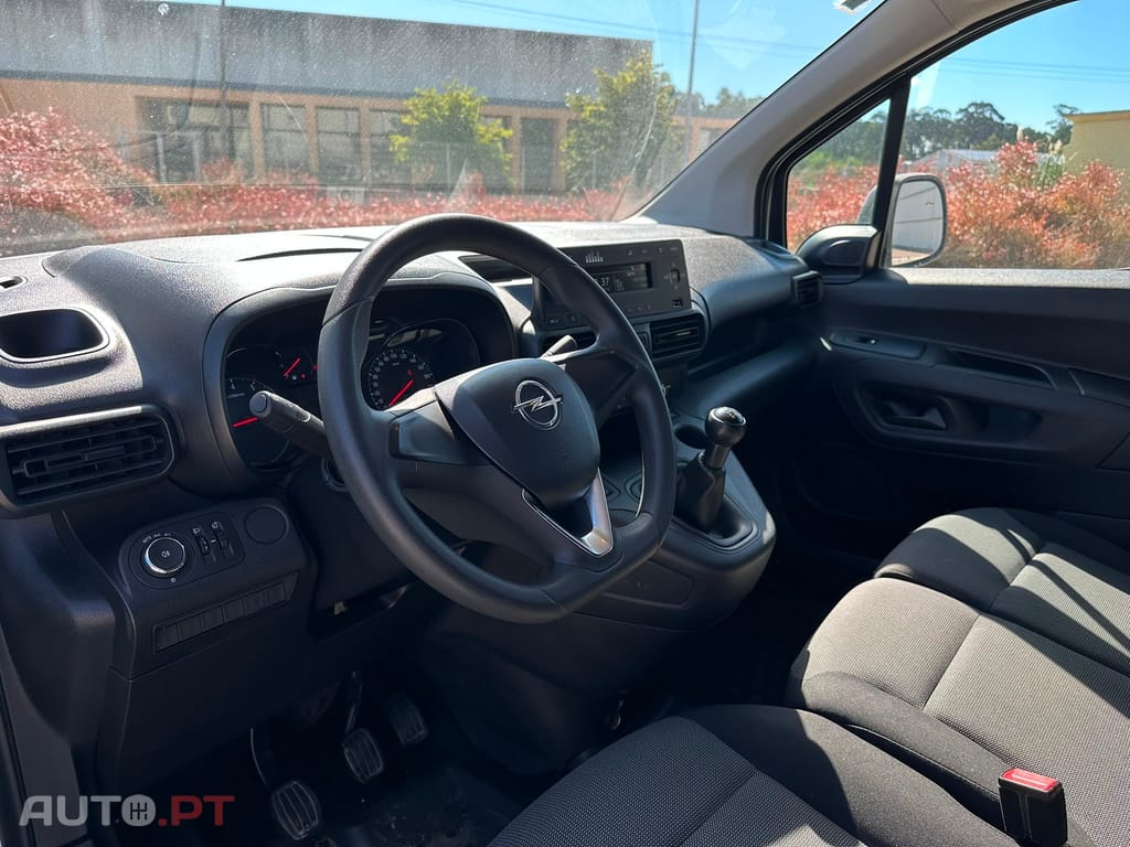 Opel Combo Outro