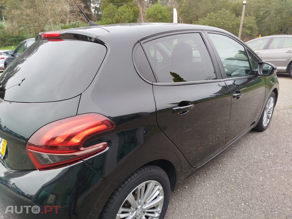 Peugeot 208 1.5 BlueHDi Signature