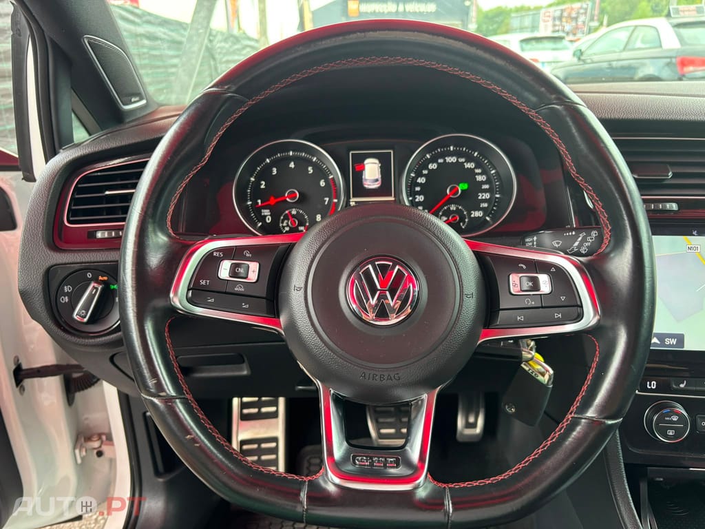 Volkswagen Golf 2.0 TSi GTi DSG Performance