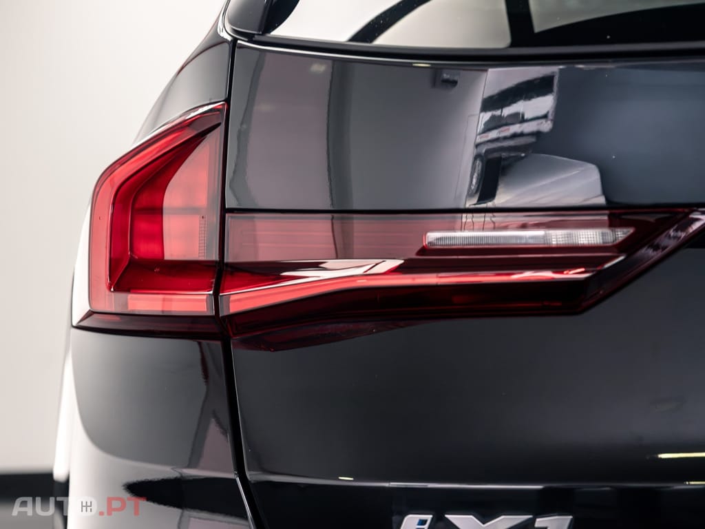 BMW iX1 xDrive30