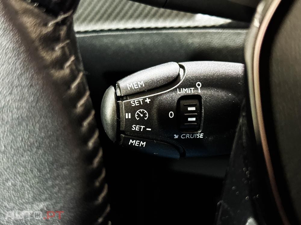 Peugeot E-2008 50 kWh Allure Pack