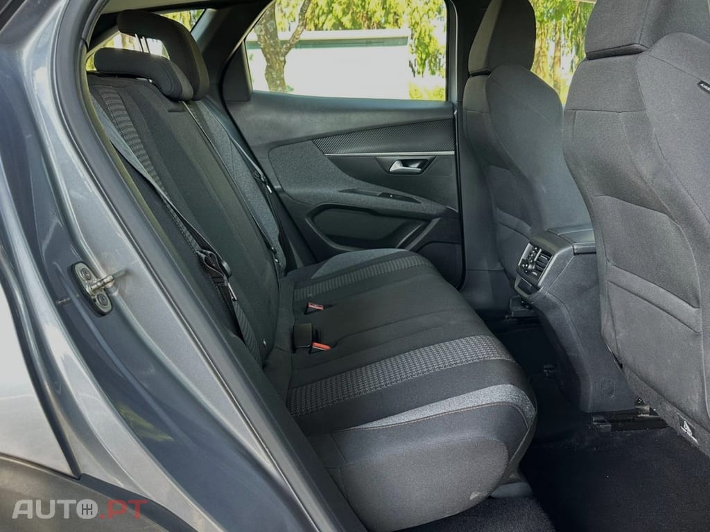 Peugeot 3008 1.5 BlueHDi Active