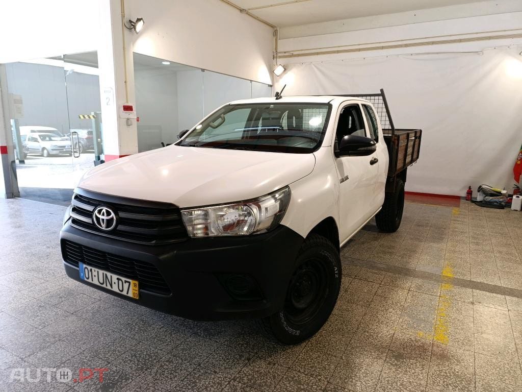 Toyota Hilux 2.4 D-4D 2WD CD