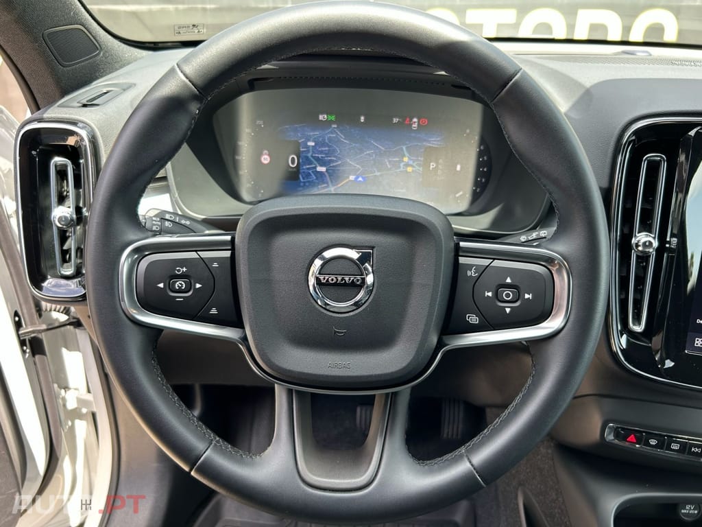 Volvo XC40 2.0 B3 Plus Dark