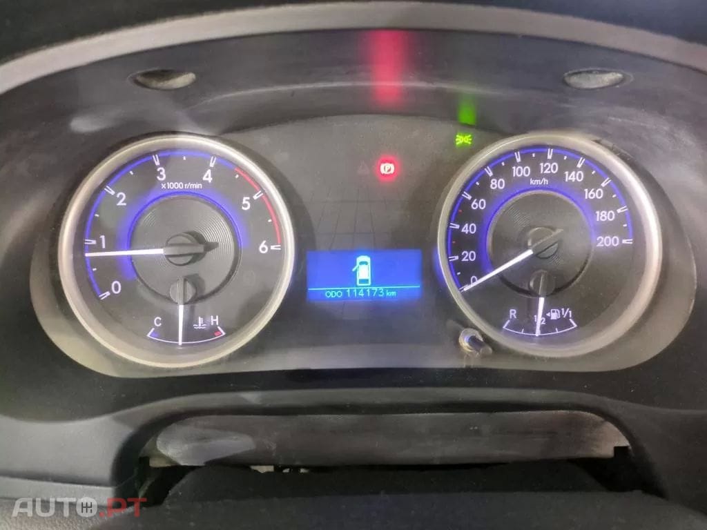 Toyota Hilux 2.4 D-4D 4WD Tracker