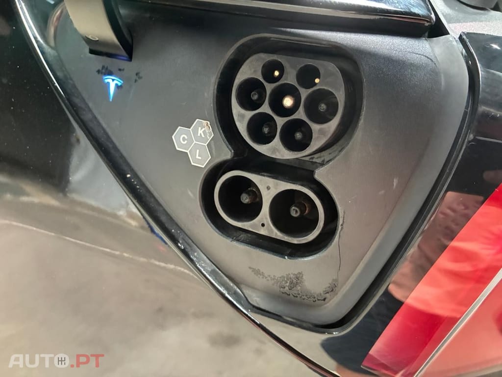 Tesla Model Y Standard RWD