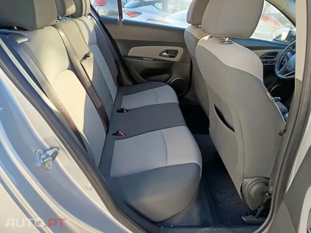 Chevrolet Cruze 1.6 LS