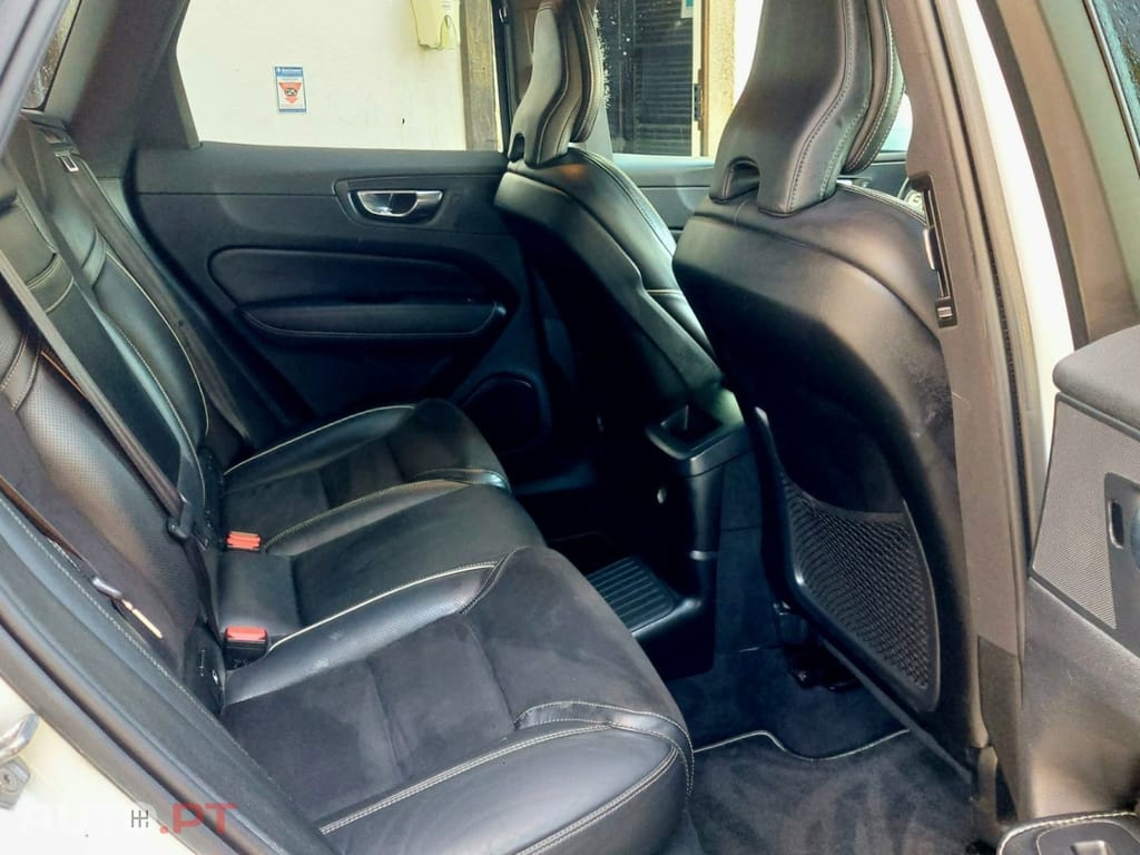 Volvo XC60 2.0 T8 PHEV R-Design AWD