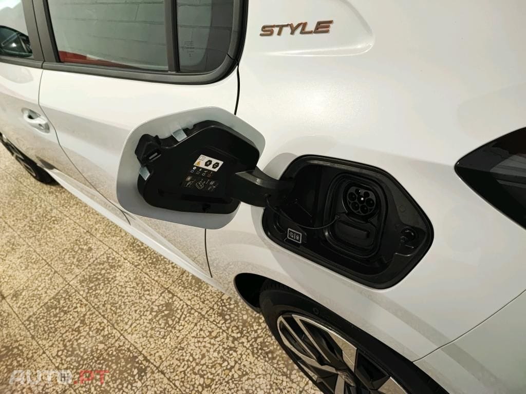 Peugeot E-208 50 kWh Style