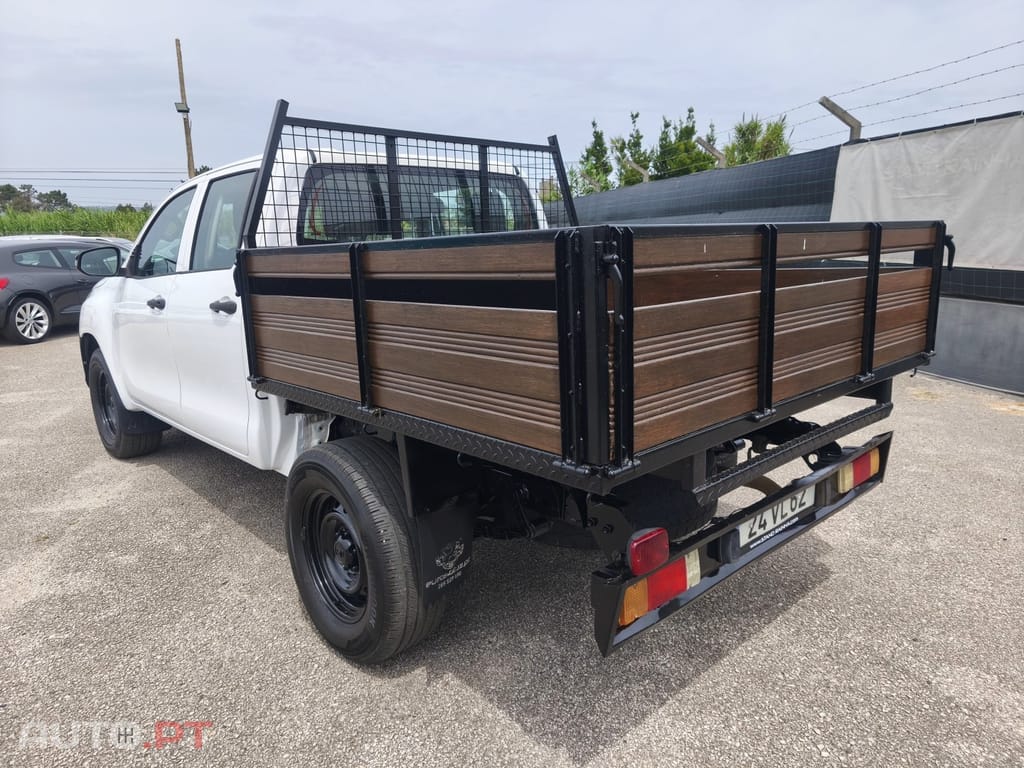 Toyota Hilux 2.4 D-4D 2WD CD
