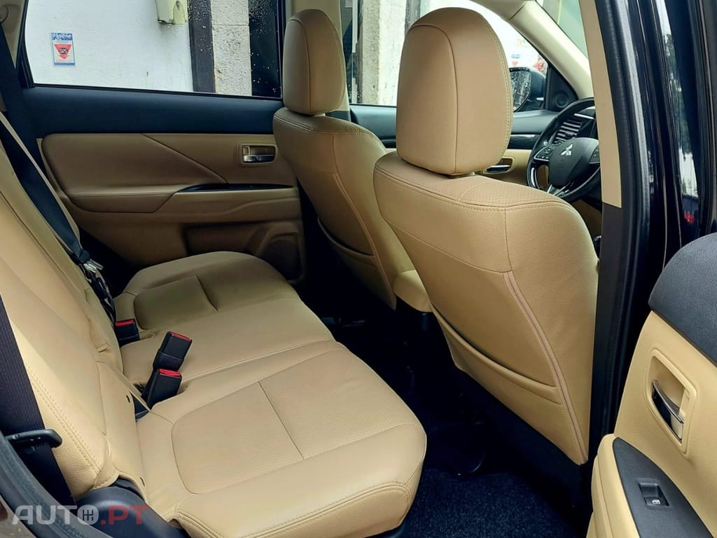 Mitsubishi Outlander 2.2 DI-D Instyle Navi