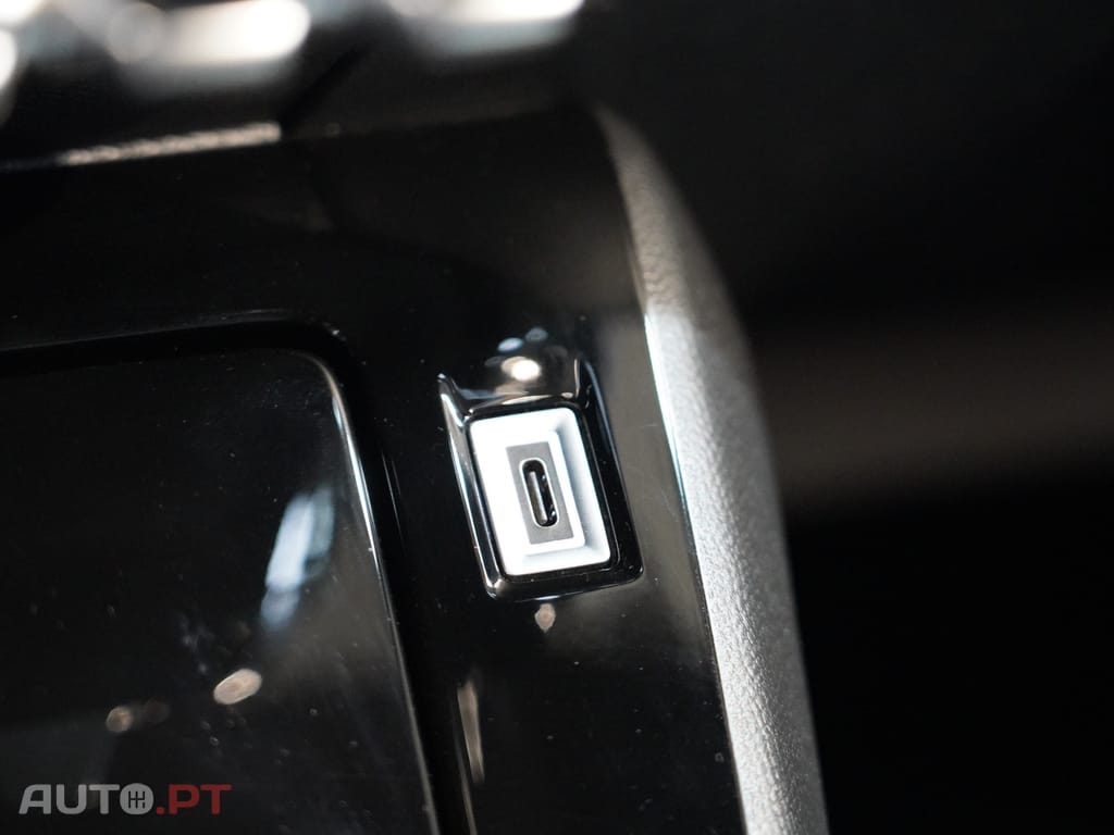 Peugeot 2008 1.2 Hybrid Allure e-DCS6