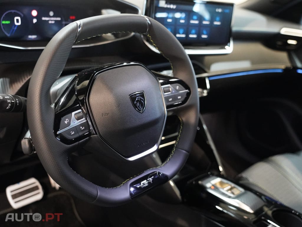 Peugeot E-2008 54 kWh GT