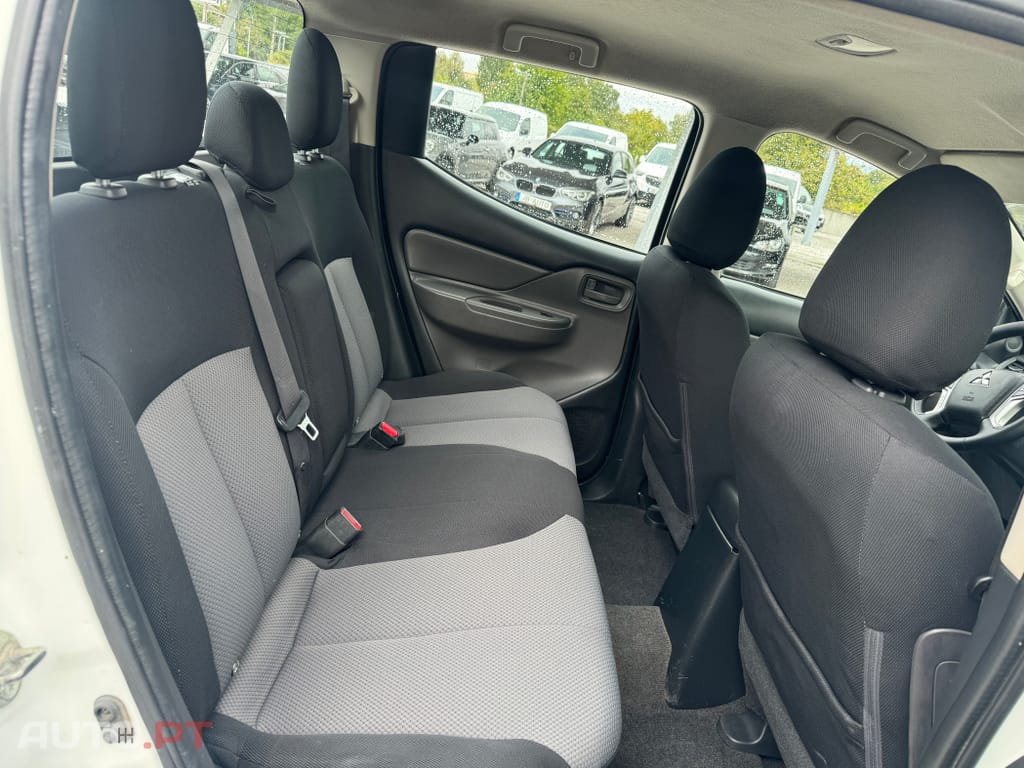 Mitsubishi L200 2.4 DI-D CD Invite 4WD
