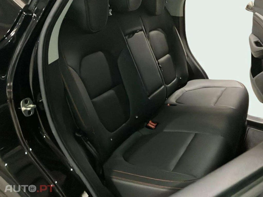 MG ZS EV 72.6 kWh Luxury OBC 11 KW