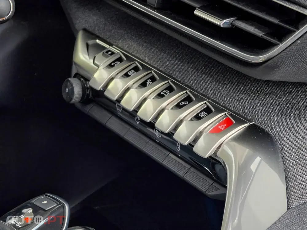 Peugeot 3008 1.6 Hybrid Allure e-EAT8