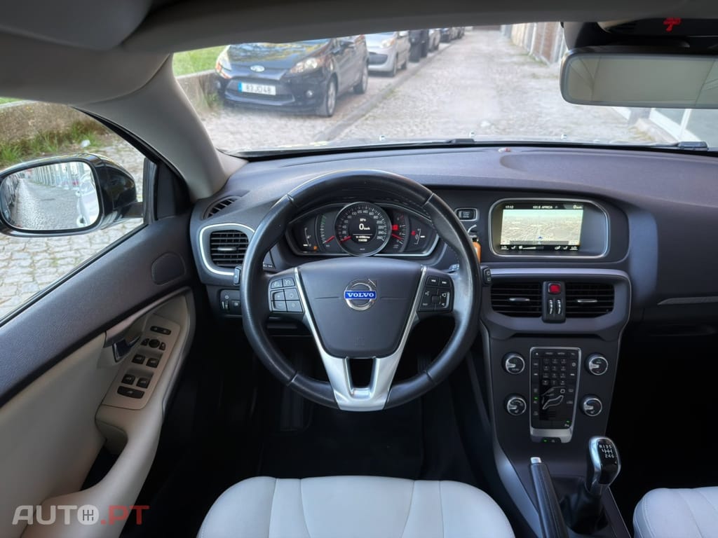 Volvo V40 Cross Country 1.6 D2 Momentum