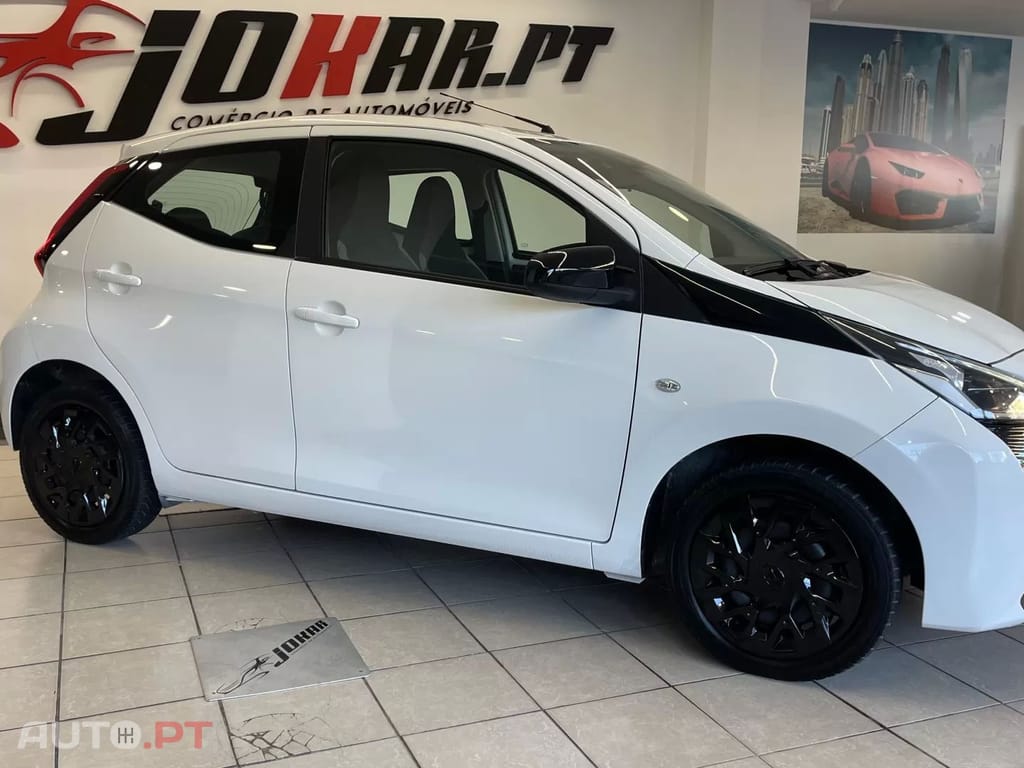 Toyota Aygo X Black&White