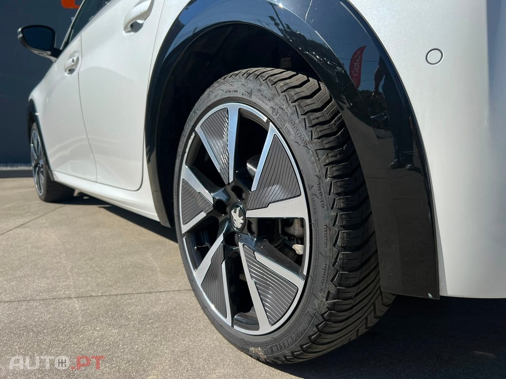 Peugeot E-208 50 kWh GT Pack