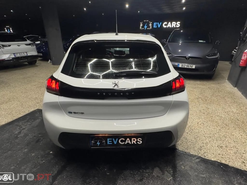 Peugeot E-208 50 kWh Allure Pack