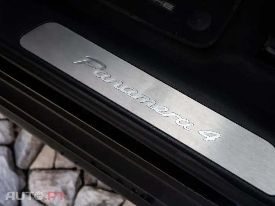 Porsche Panamera 4 E-Hybrid Platinum Edition