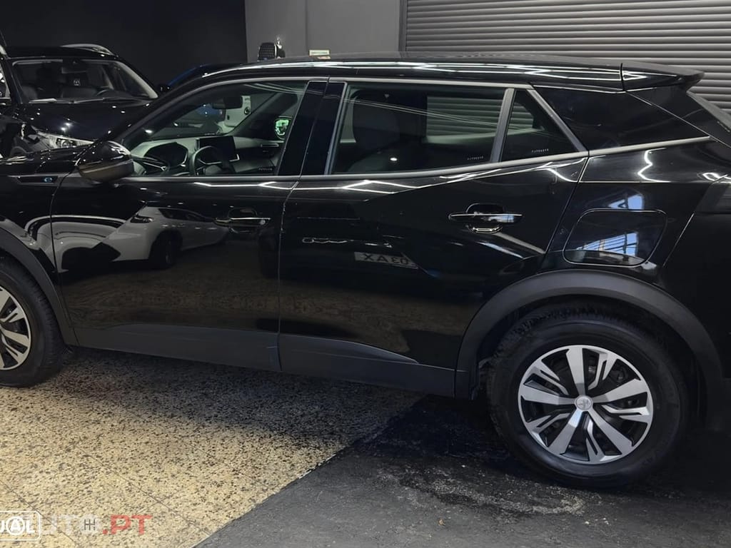 Peugeot E-2008 Active