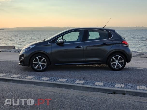 Peugeot 208 1.2 PureTech Allure EAT6
