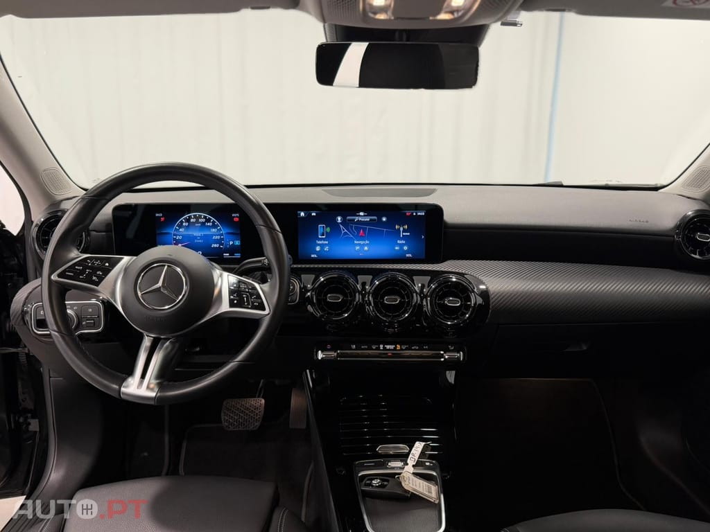 Mercedes-Benz A 200 Outro