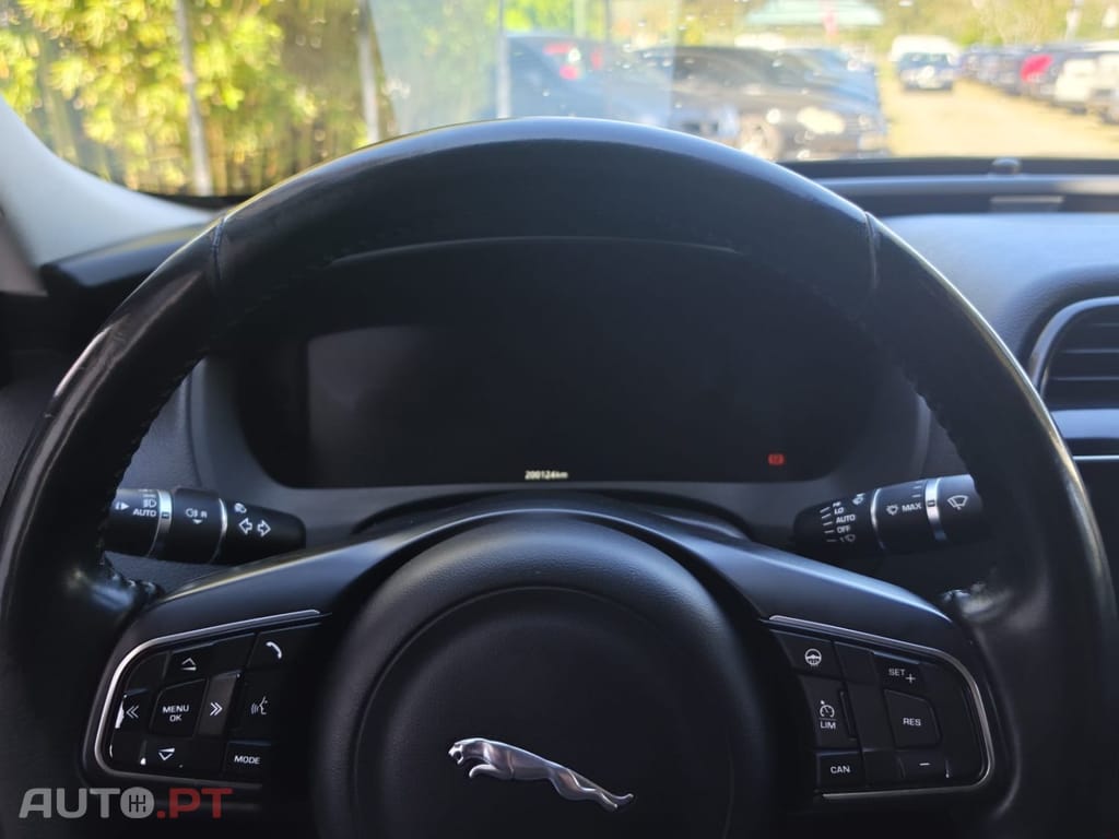 Jaguar XE E-Performance Pure