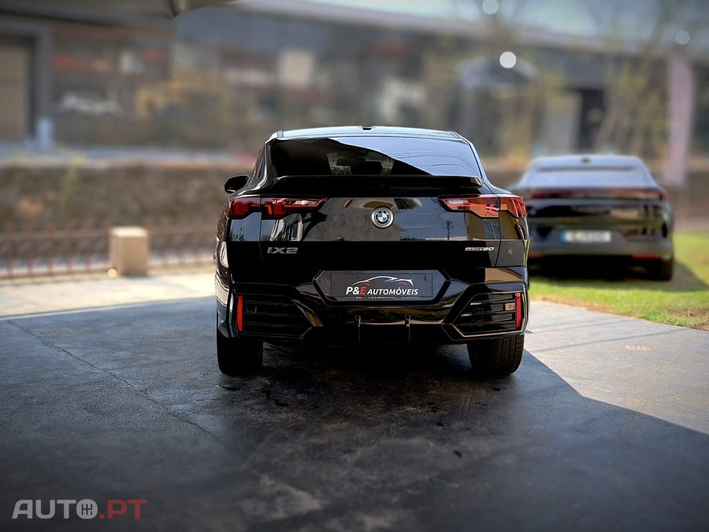 BMW iX2 eDrive20 Pack Desportivo M — fotografia 12