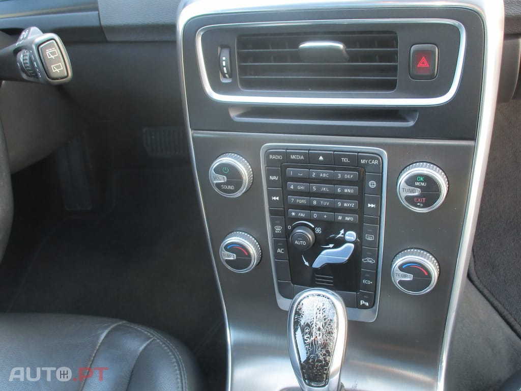 Volvo V60 2.0 D4 Momentum Plus Geartronic 180 cv