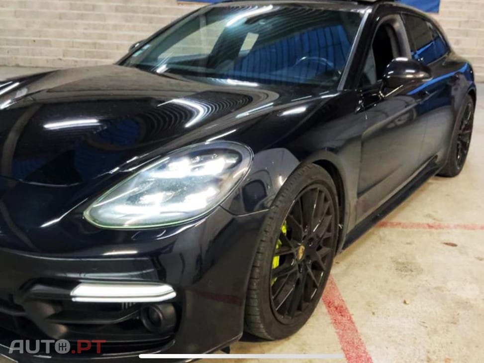 Porsche Panamera 4 E-Hybrid
