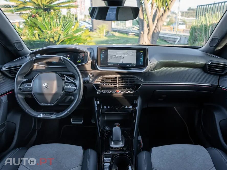 Peugeot E-2008 50 kWh GT