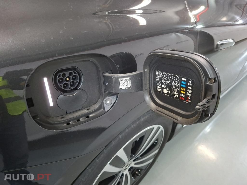 Mercedes-Benz EQE 300