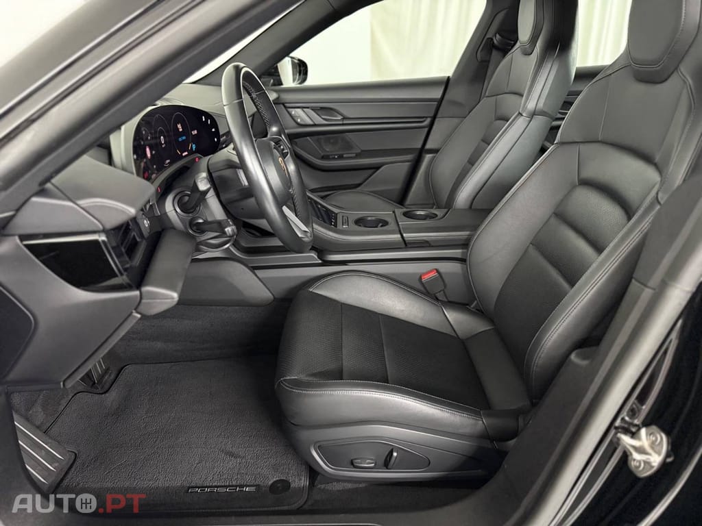Porsche Taycan 4 