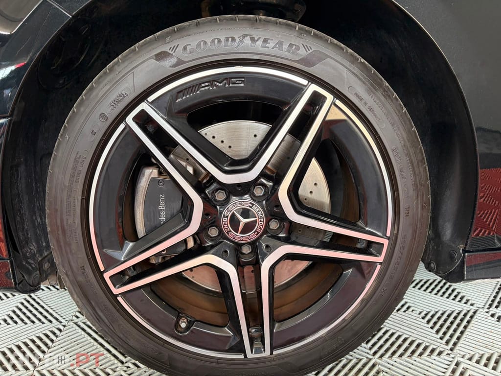 Mercedes-Benz A 250 e AMG Line
