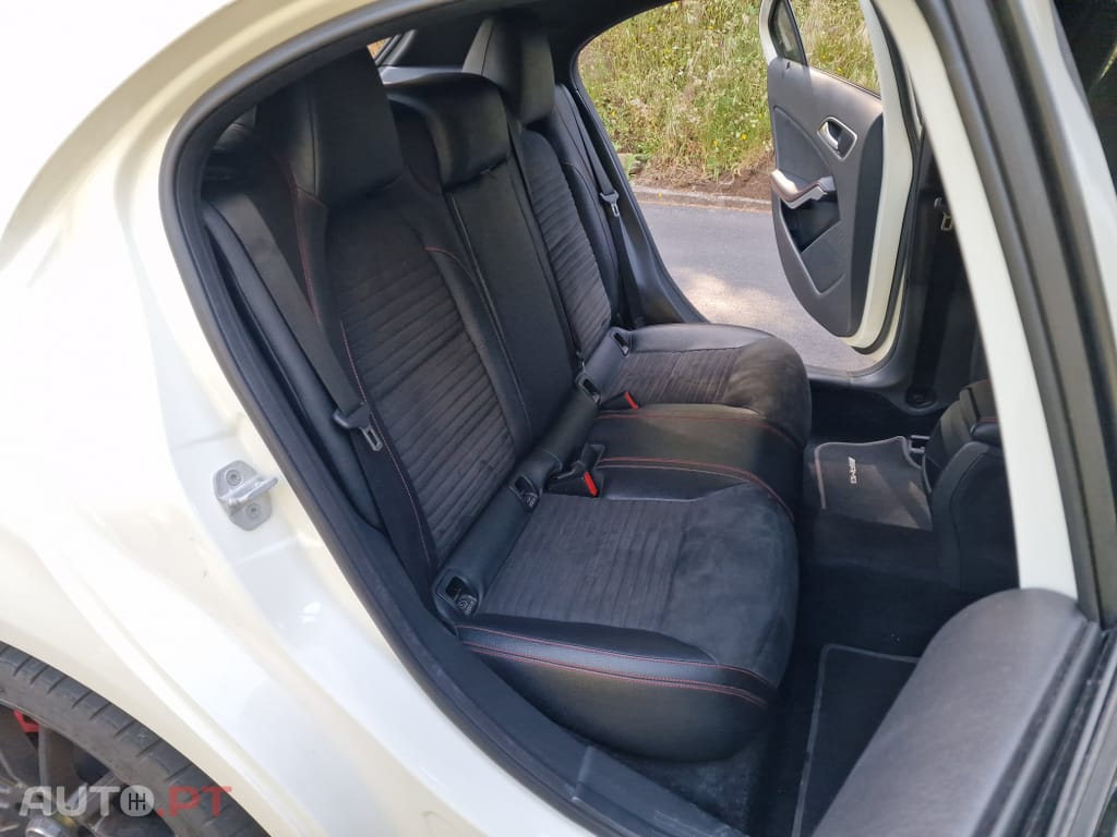 Mercedes-Benz A 180 d AMG Line