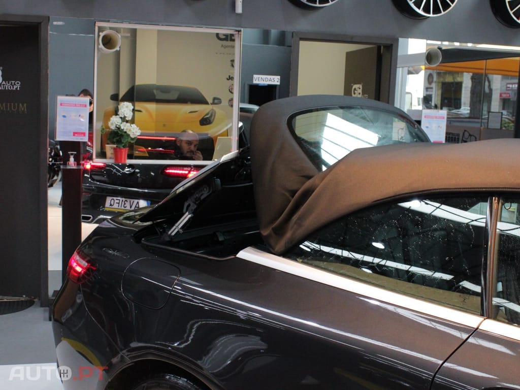 Mercedes-Benz E 220 AMG LINE