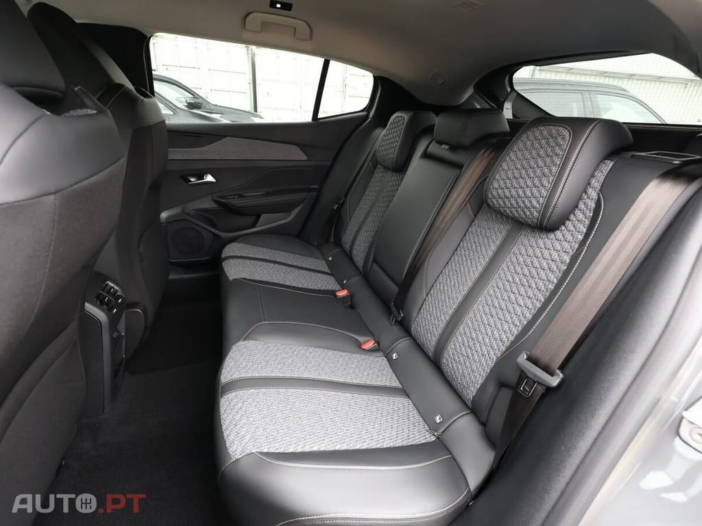 Peugeot 408 HYBRIDO ALLURE FACELIFT 145CV AUTO + EXTRAS