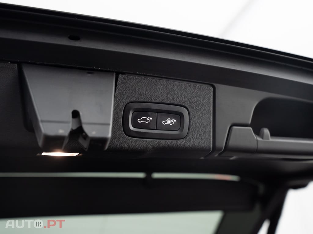 Volvo XC60 2.0 T6 PHEV Plus Dark