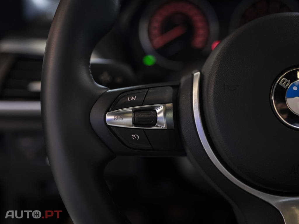 BMW 220 i Coupe Pack M