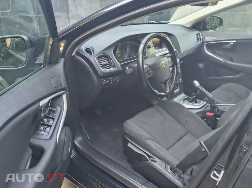 Volvo V40 D2