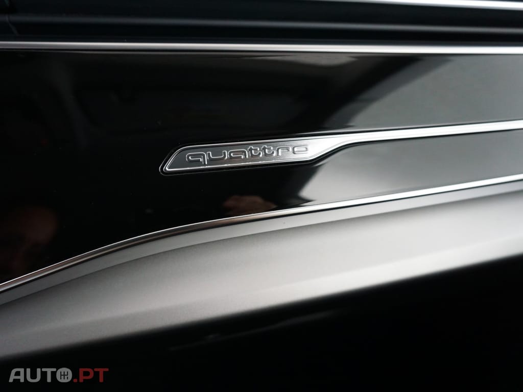 Audi Q8 55 TFSIe quattro Tiptronic competition plus