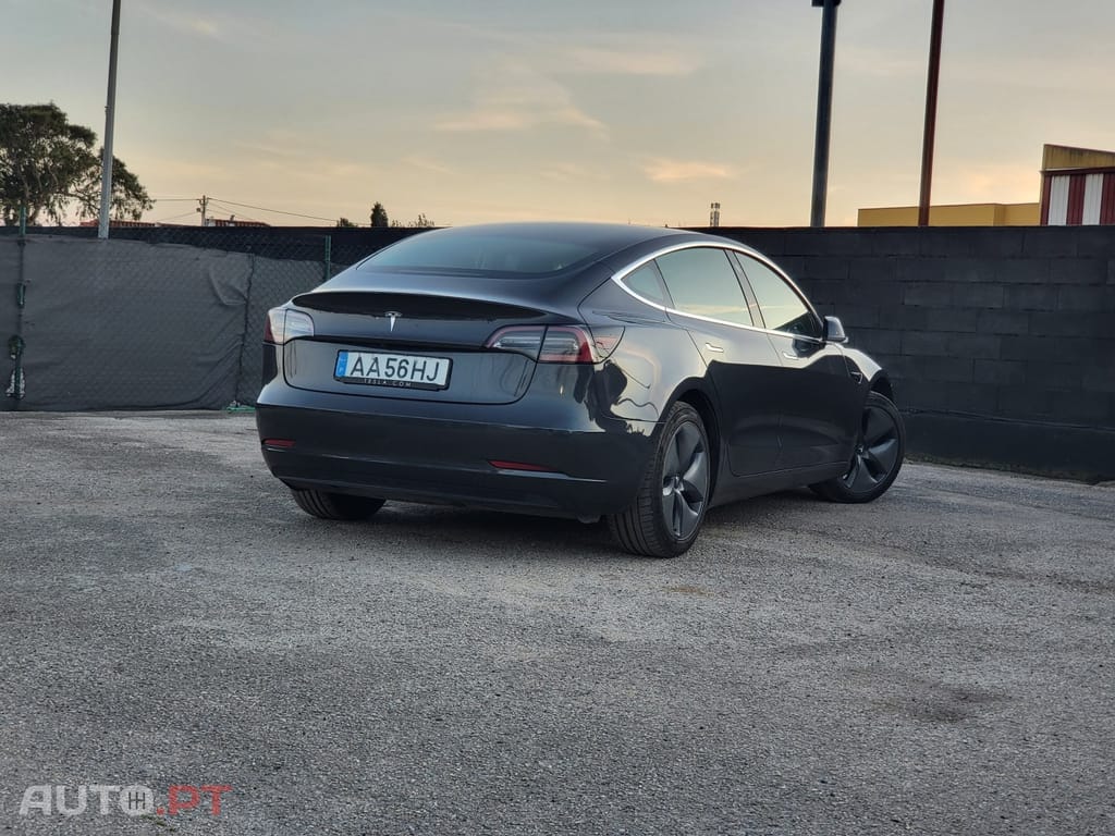Tesla Model 3 Long-Range RWD