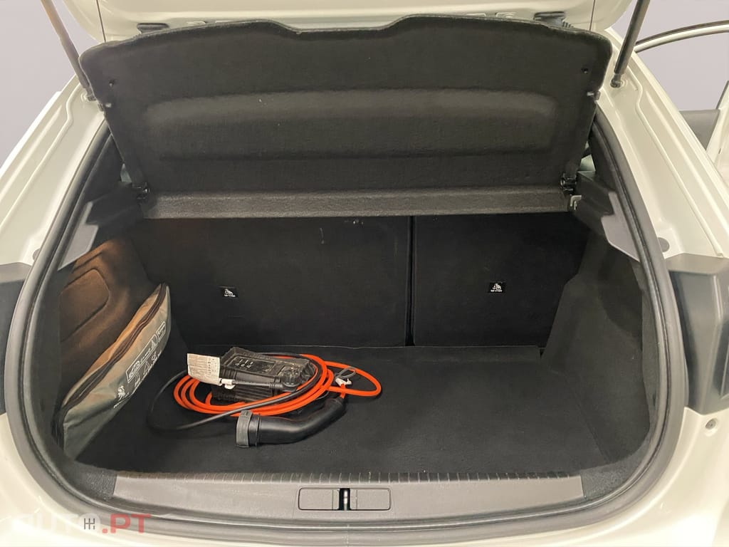 Peugeot E-208 50 kWh Allure Pack