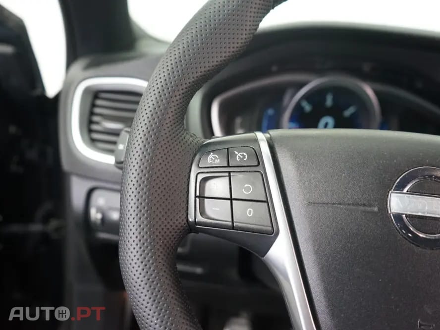 Volvo V40 1.6 D2 R-Design Momentum
