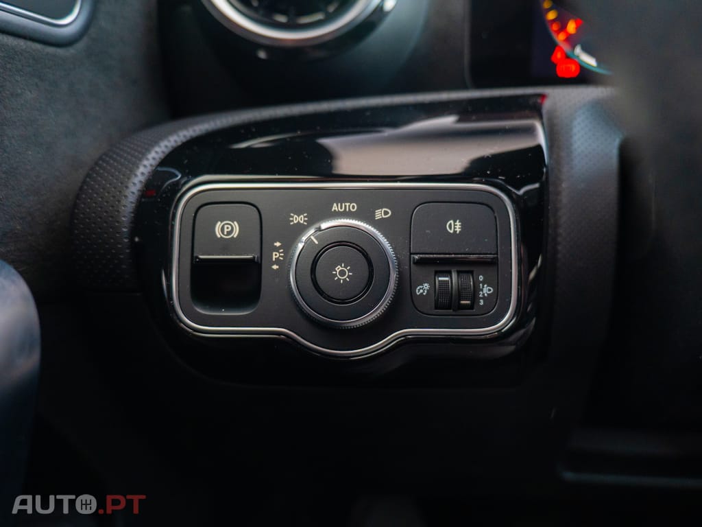 Mercedes-Benz A 250 e 8G-DCT AMG Line